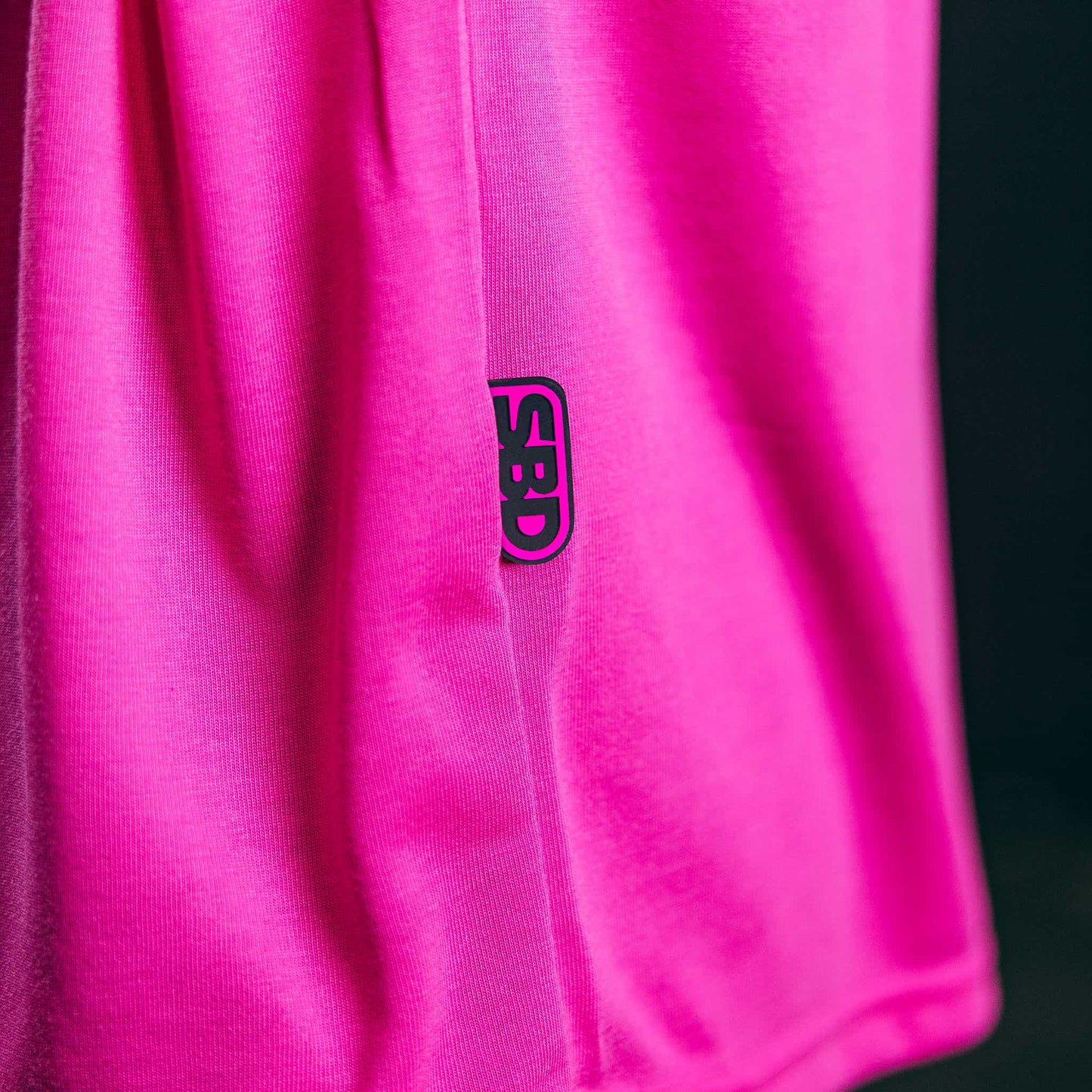 PLAYERA OVERSIZED – NOVA GLOW