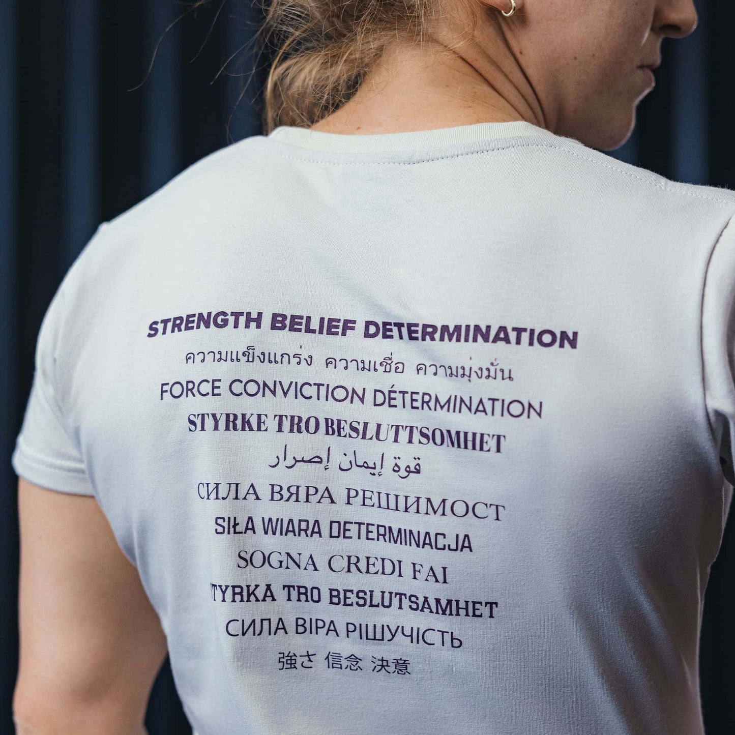 Playera para powerlifters halterofilia y crossfit diseño con letras en la espalda