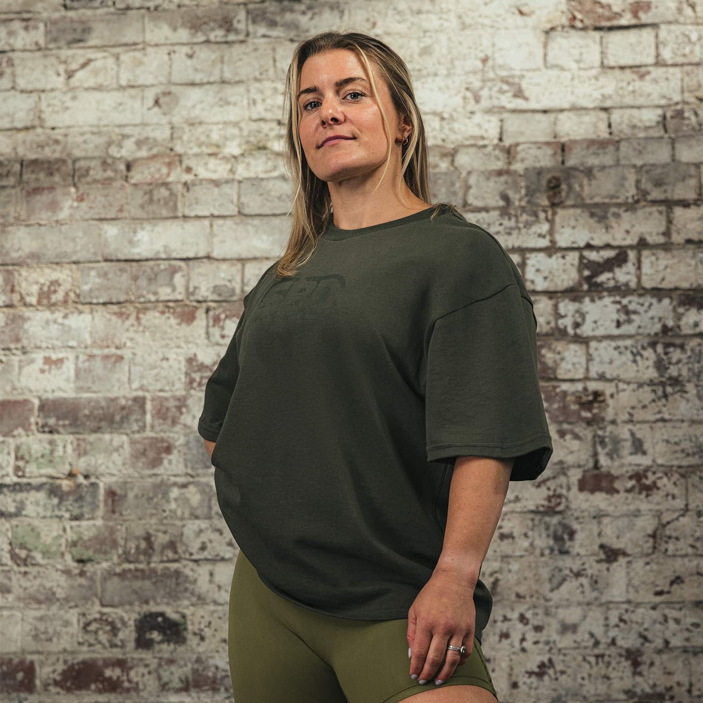 Playera Khaki oversize para mujer entrenamiento y uso casual SBD