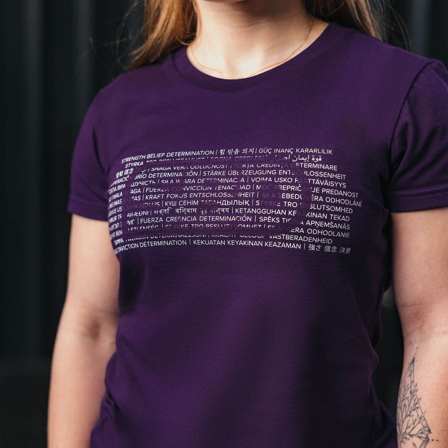 Playera SBD con letras blancas en el pecho aspire