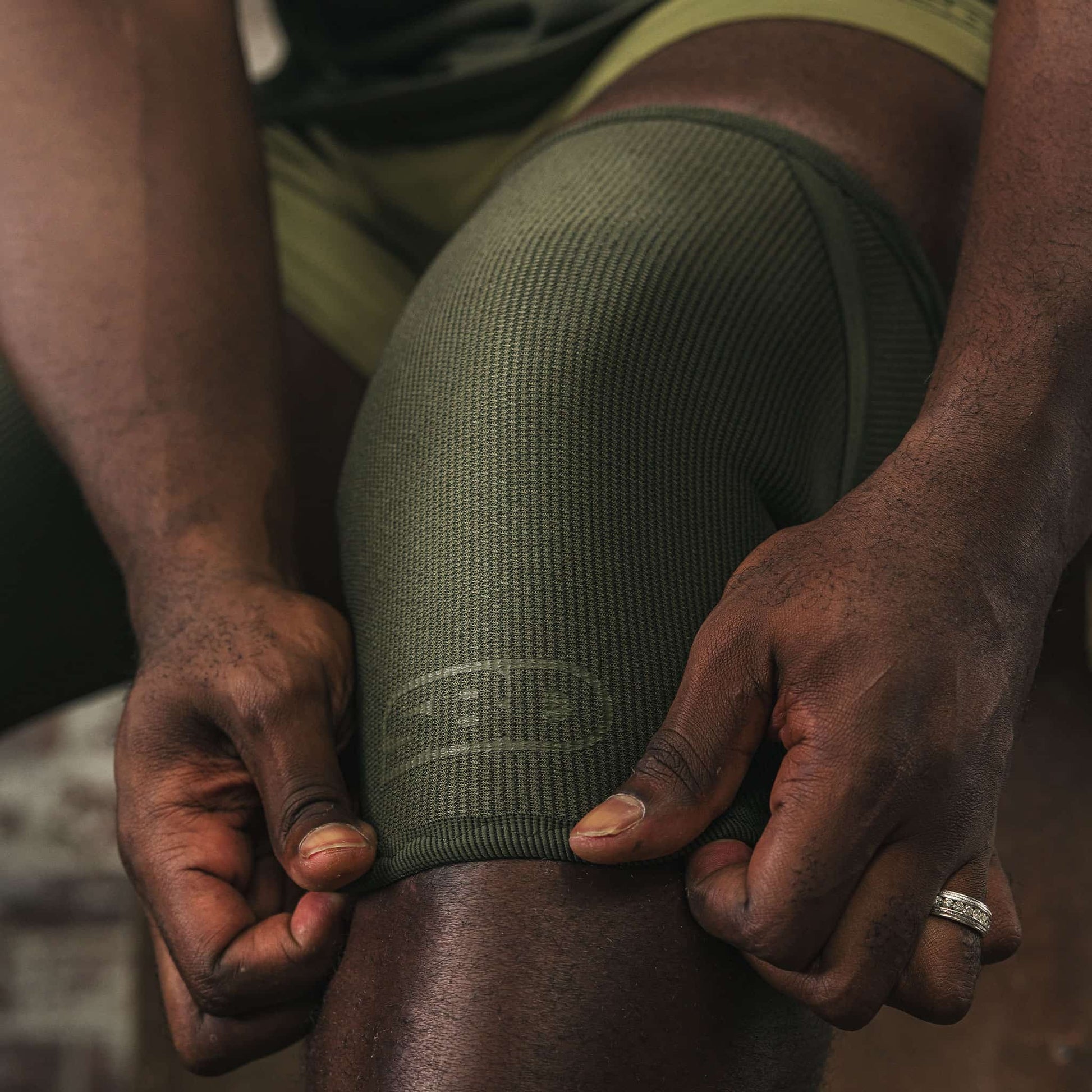 Rodilleras de hombre para powerlifting Resolve SBD