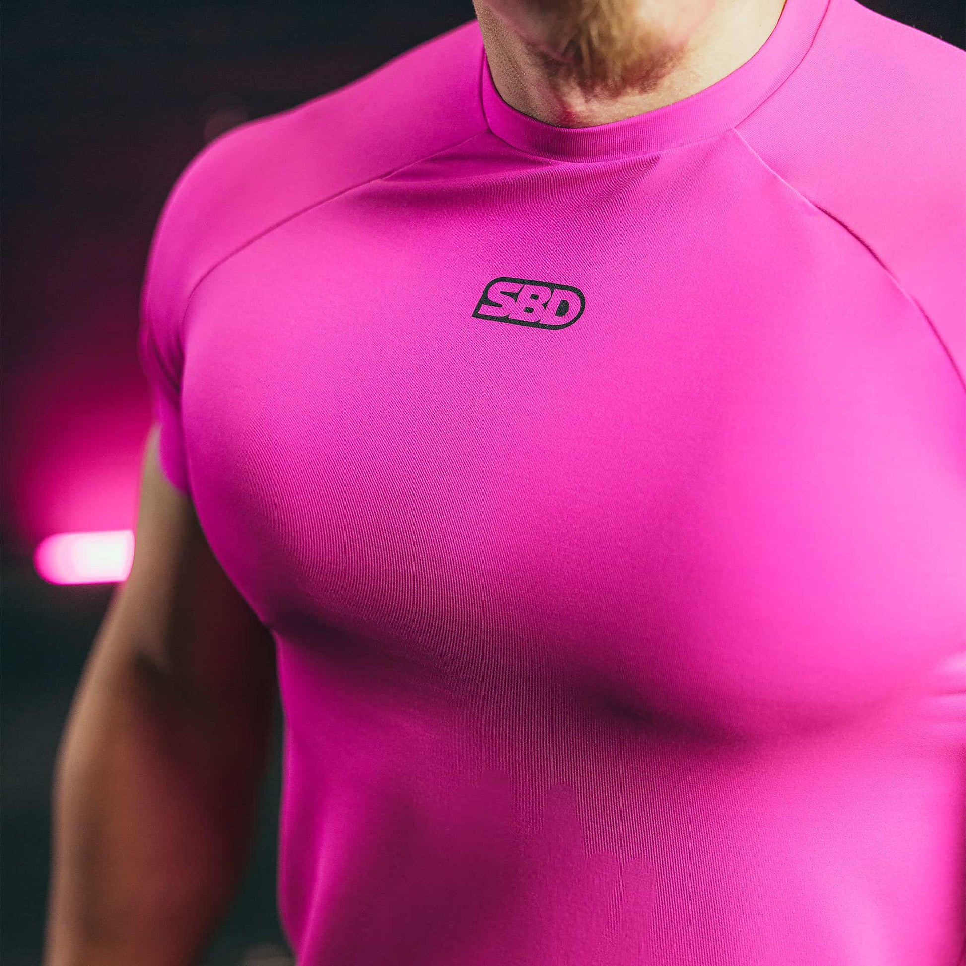 Playera para entrenamiento ajuste de hombre rosa SBD Mexico